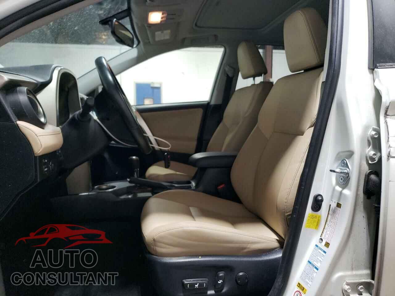 TOYOTA RAV4 2015 - JTMDFREV2FD105116