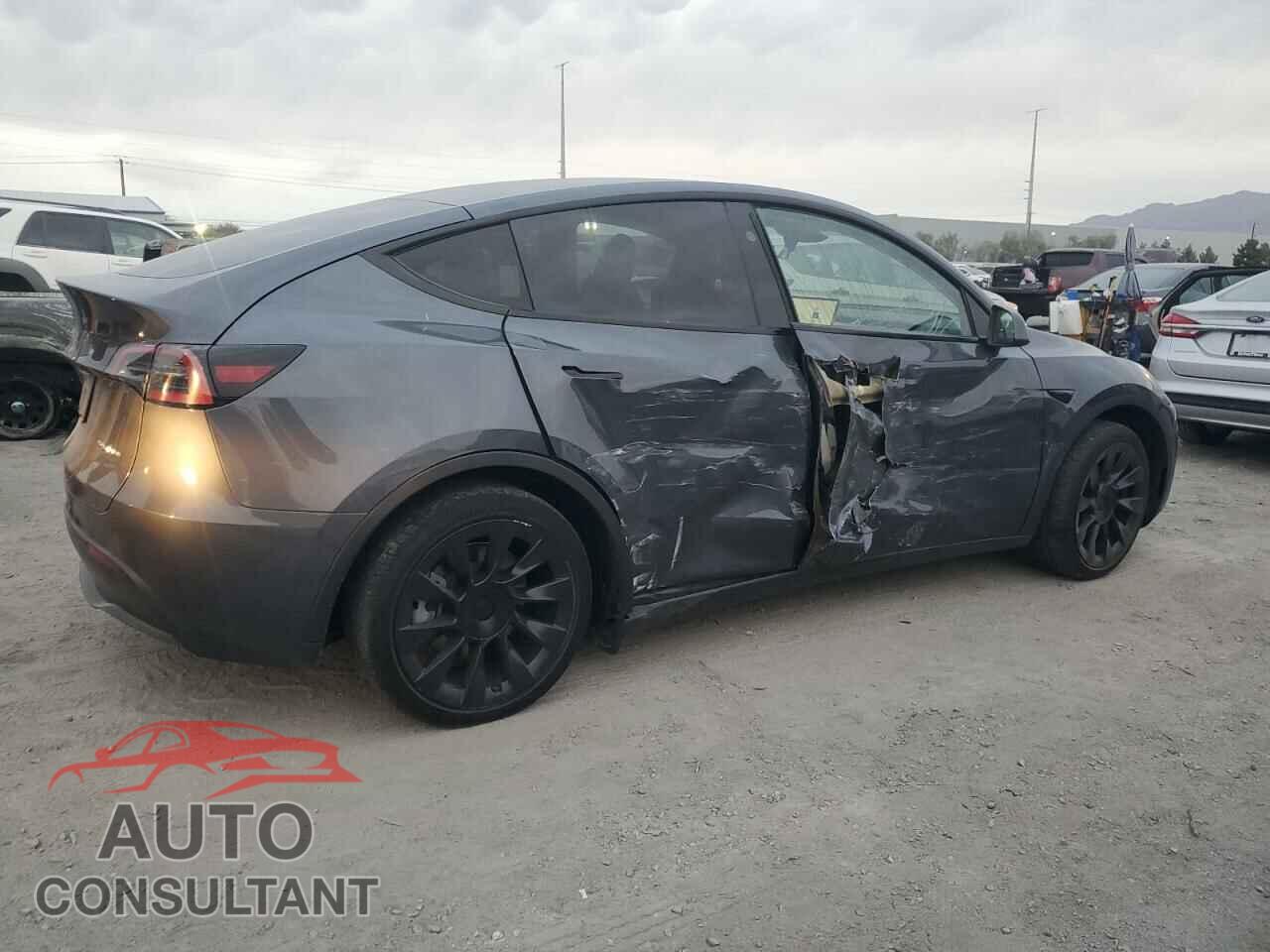 TESLA MODEL Y 2023 - 7SAYGAEE1PF890855