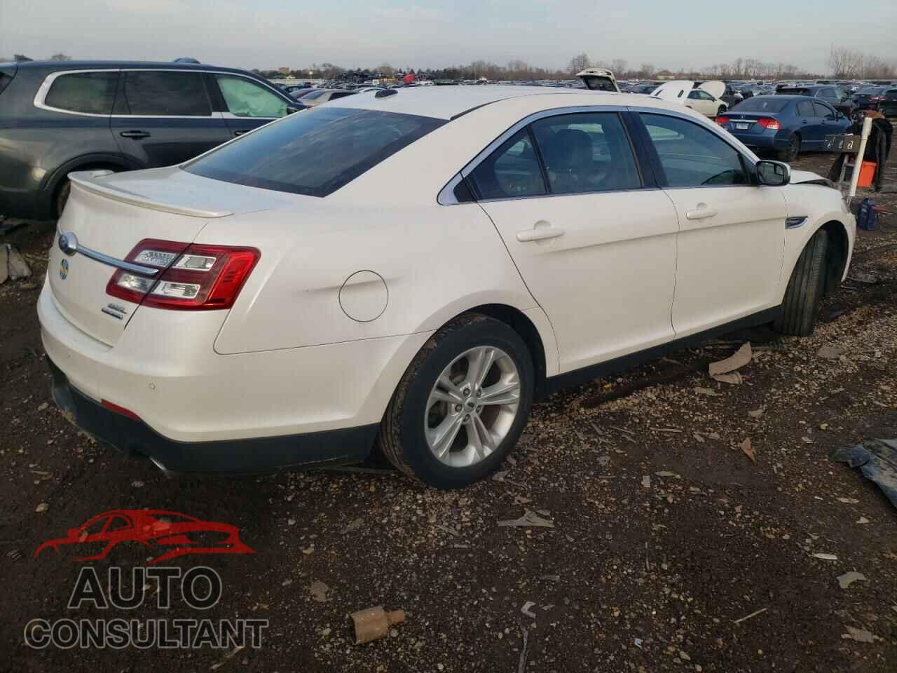 FORD TAURUS 2018 - 1FAHP2E81JG123037