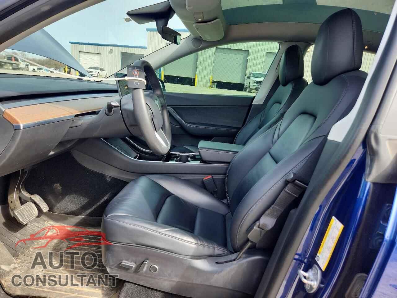 TESLA MODEL Y 2021 - 5YJYGDEEXMF061003