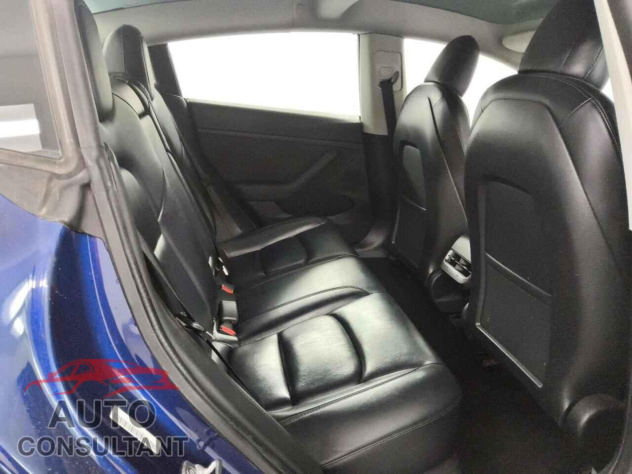 TESLA MODEL 3 2022 - 5YJ3E1EA5NF303810
