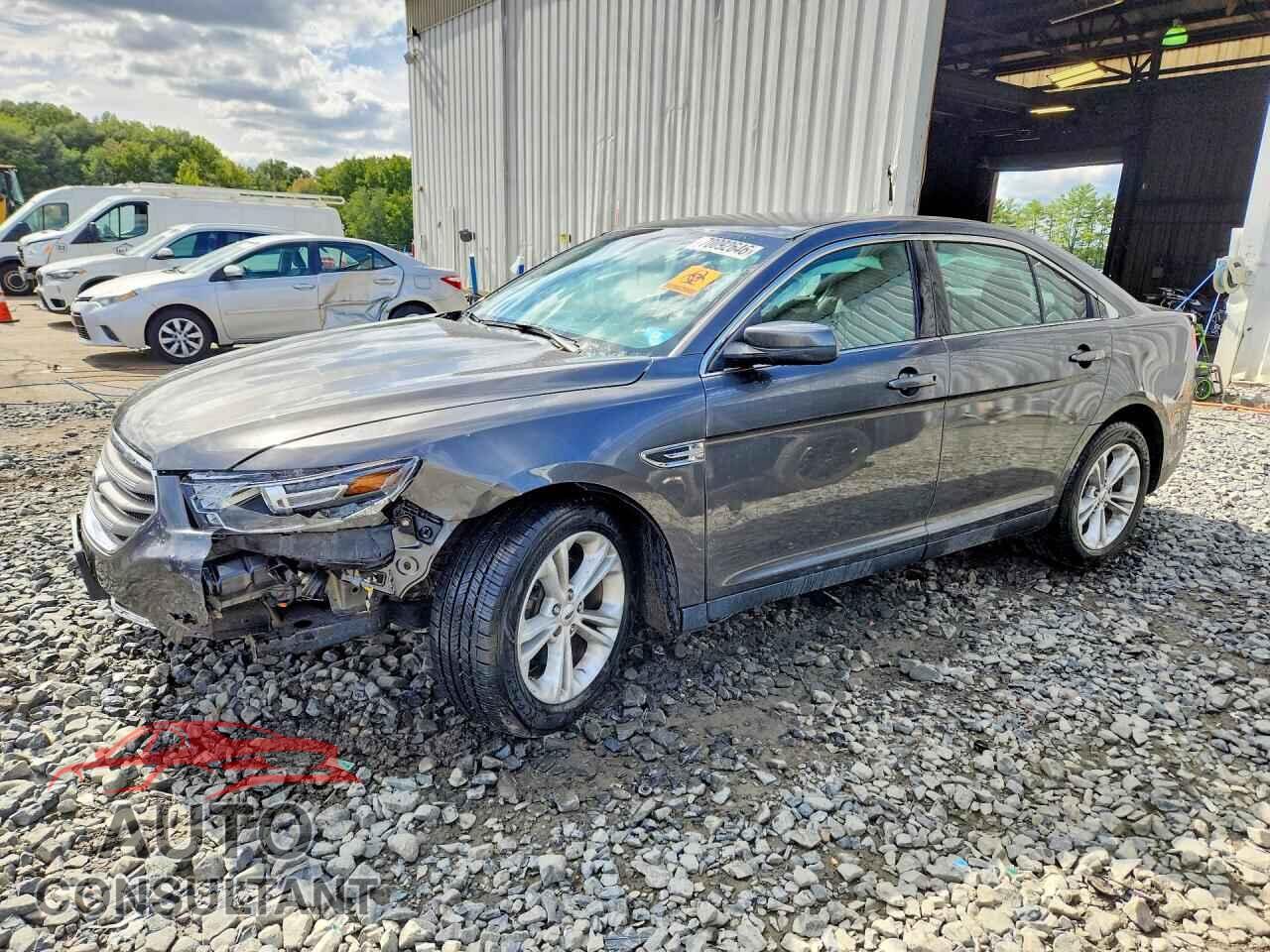 FORD TAURUS 2017 - 1FAHP2E84HG146077