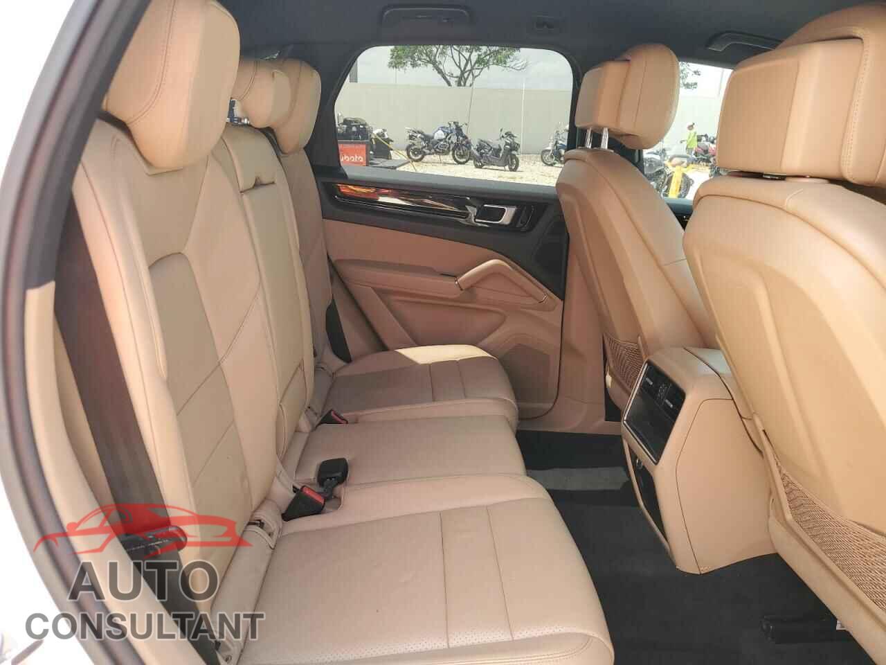 PORSCHE CAYENNE 2020 - WP1AA2AY1LDA03390