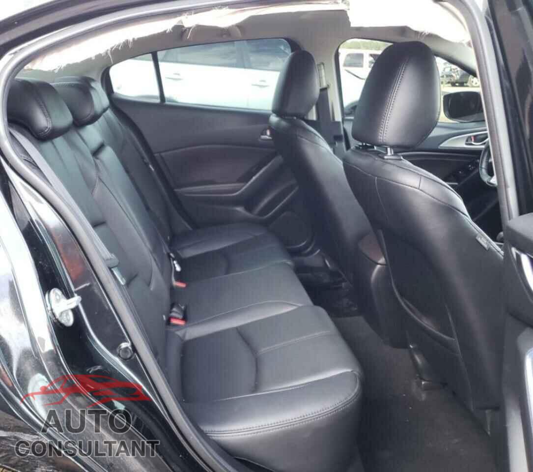 MAZDA 3 2018 - 3MZBN1V39JM256782