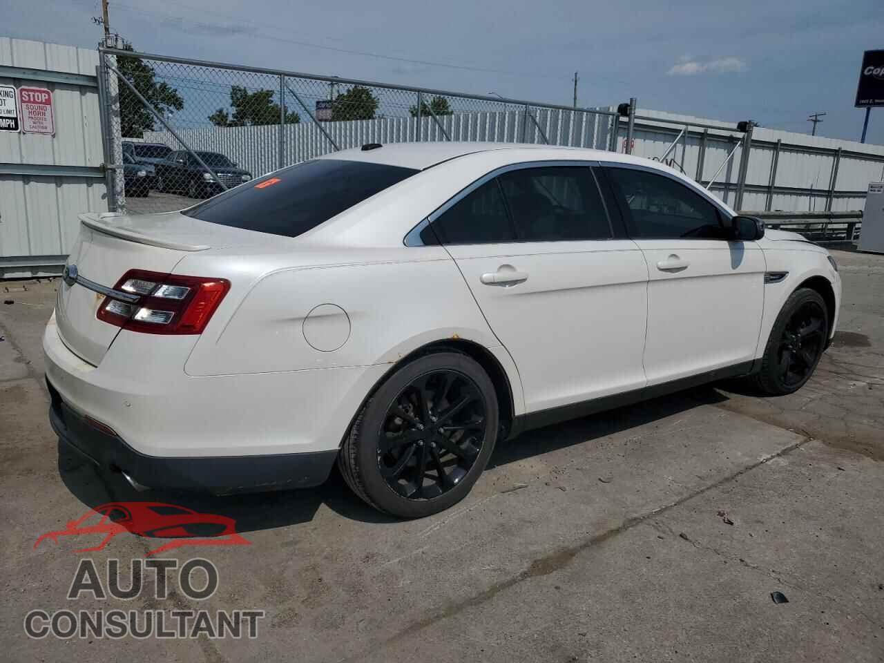 FORD TAURUS 2013 - 1FAHP2J82DG118424