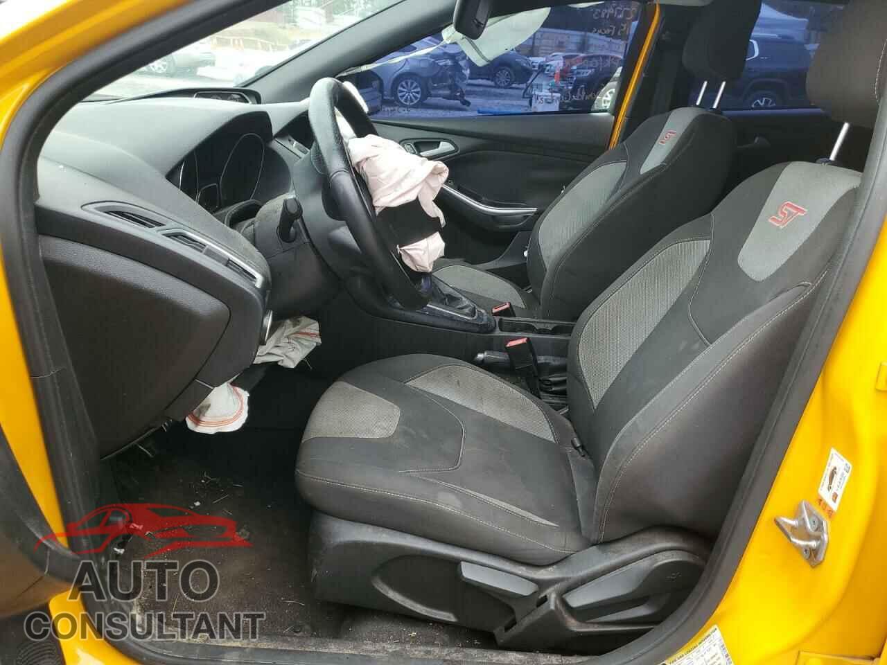 FORD FOCUS 2015 - 1FADP3L94FL277983