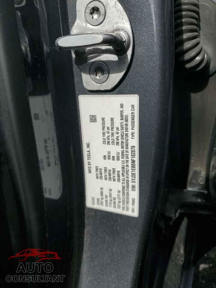 TESLA MODEL 3 2022 - 5YJ3E1EB8NF182876