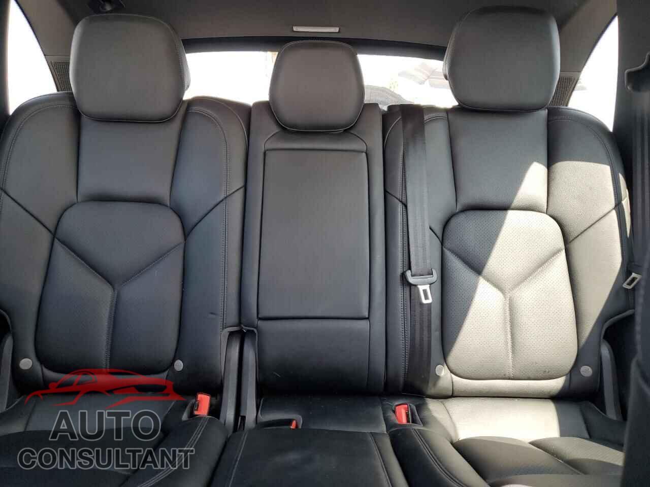 PORSCHE CAYENNE 2017 - WP1AA2A26HKA90699