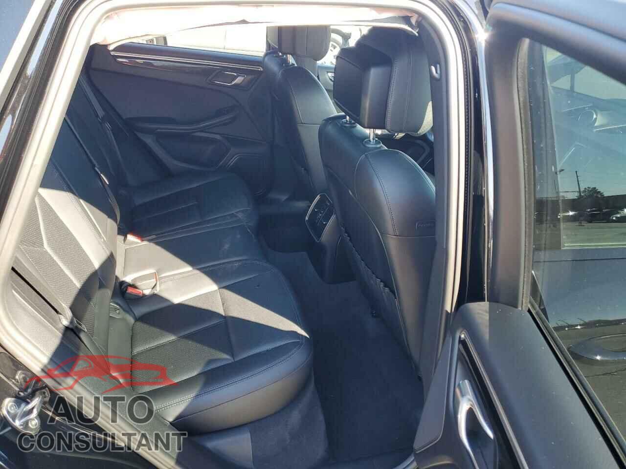 PORSCHE MACAN 2017 - WP1AB2A54HLB11213