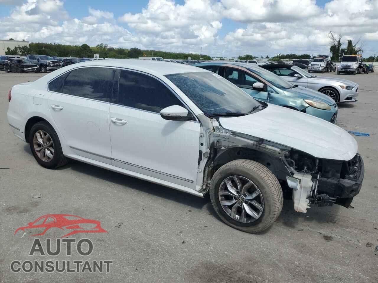 VOLKSWAGEN PASSAT 2017 - 1VWAT7A37HC028169