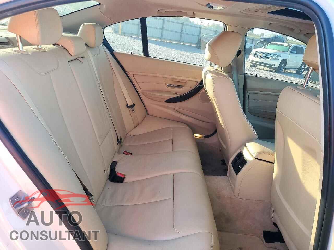 BMW 3 SERIES 2016 - WBA8E1G56GNU10761