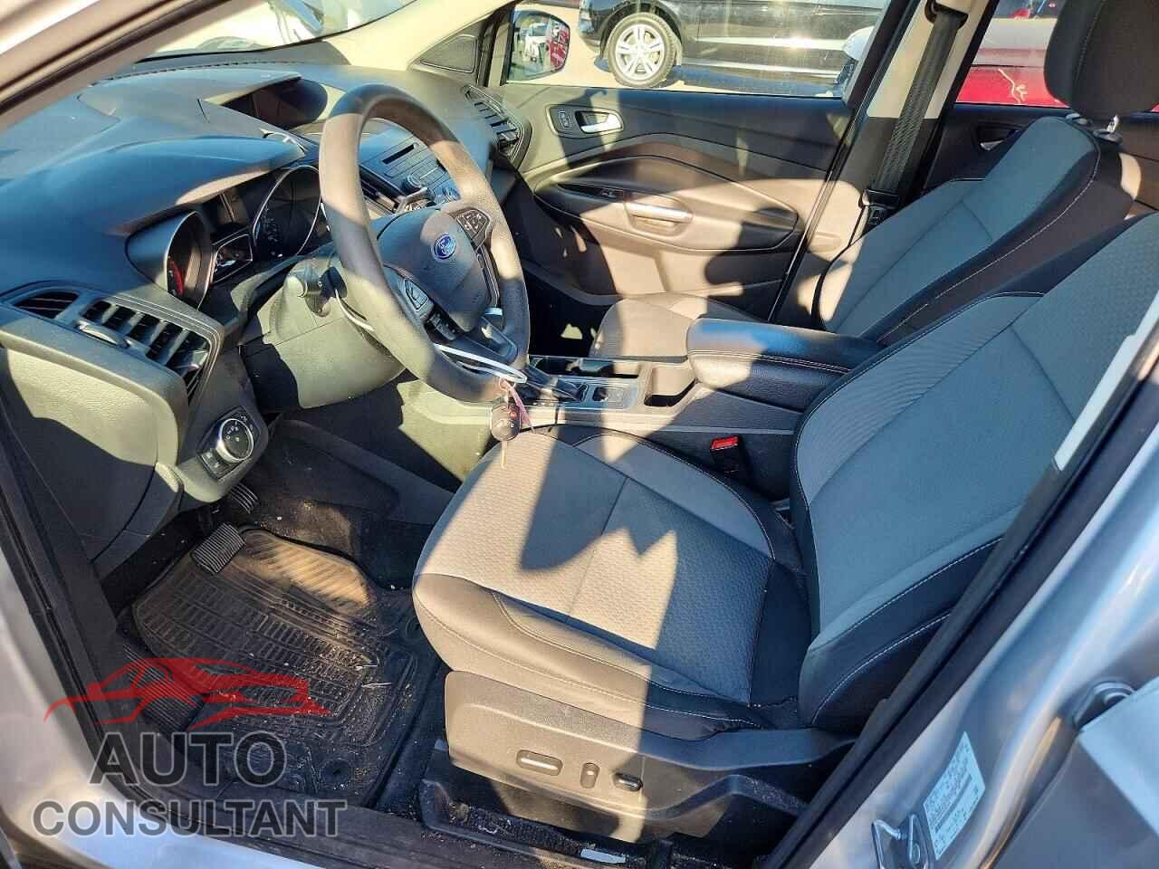 FORD ESCAPE 2017 - 1FMCU0GD3HUD83104
