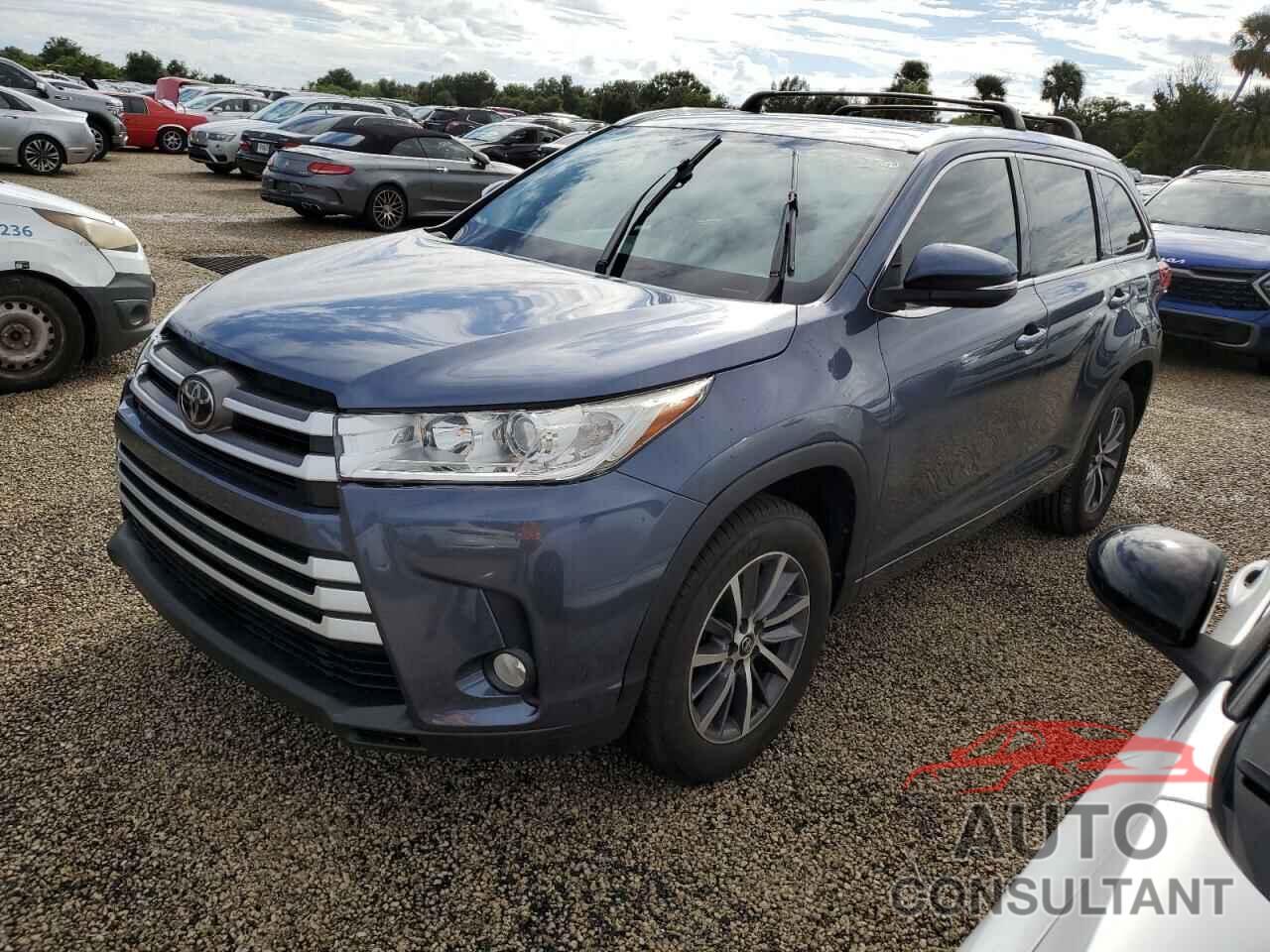 TOYOTA HIGHLANDER 2018 - 5TDKZRFH6JS239289