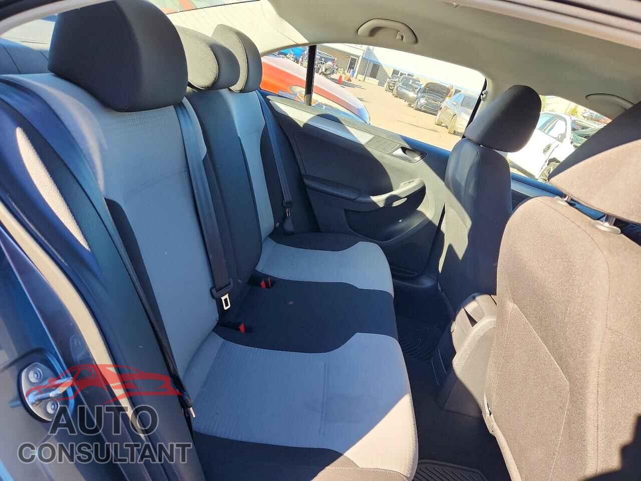 VOLKSWAGEN JETTA 2017 - 3VW2B7AJ0HM319925