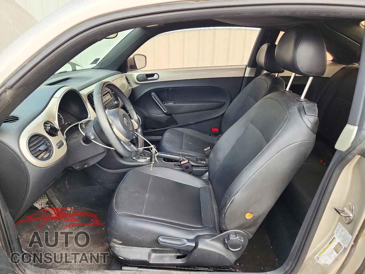 VOLKSWAGEN BEETLE 2013 - 3VWJX7AT4DM602191