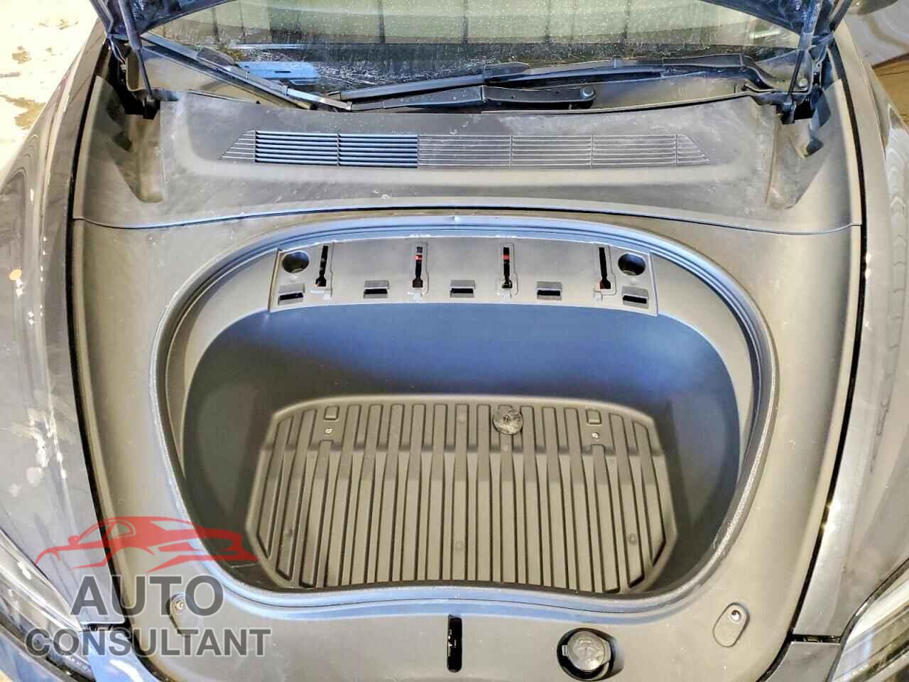TESLA MODEL 3 2024 - 5YJ3E1EBXRF736764