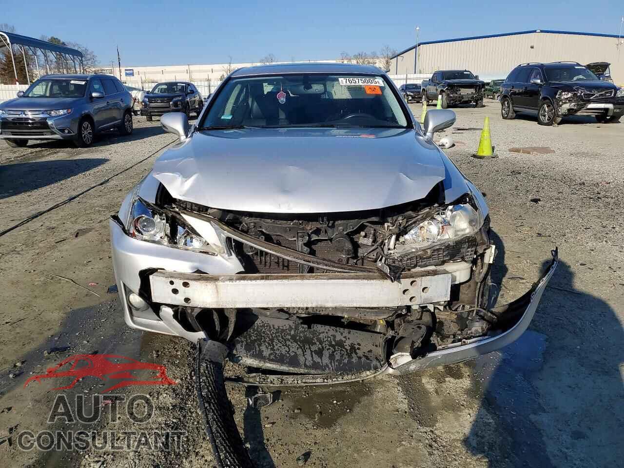 LEXUS IS 2012 - JTHCF5C2XC5055356