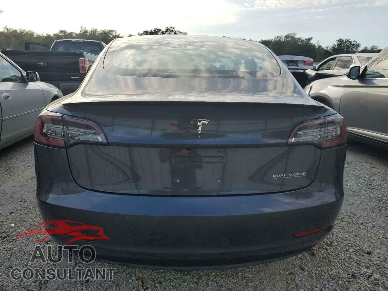 TESLA MODEL 3 2018 - 5YJ3E1EB5JF105716