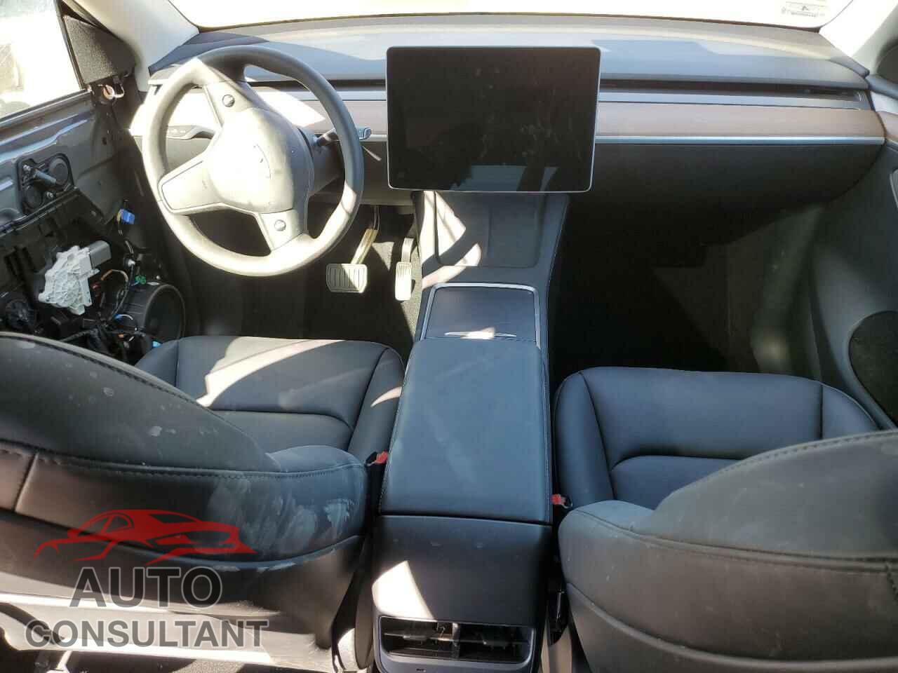 TESLA MODEL Y 2024 - 7SAYGDED2RF018759