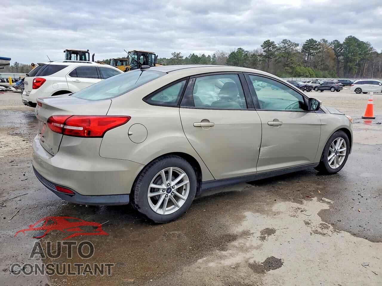FORD FOCUS 2015 - 1FADP3F28FL259209