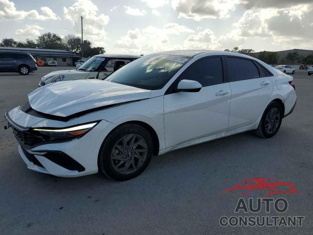 HYUNDAI ELANTRA 2024 - KMHLM4DG2RU652619