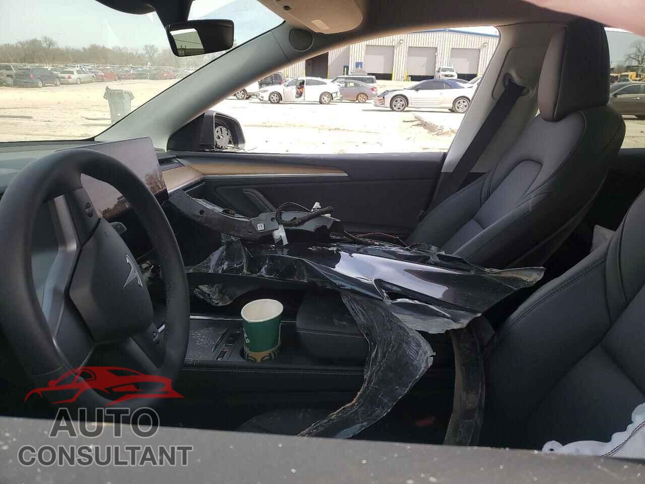 TESLA MODEL Y 2025 - 7SAYGDEF2SA355324