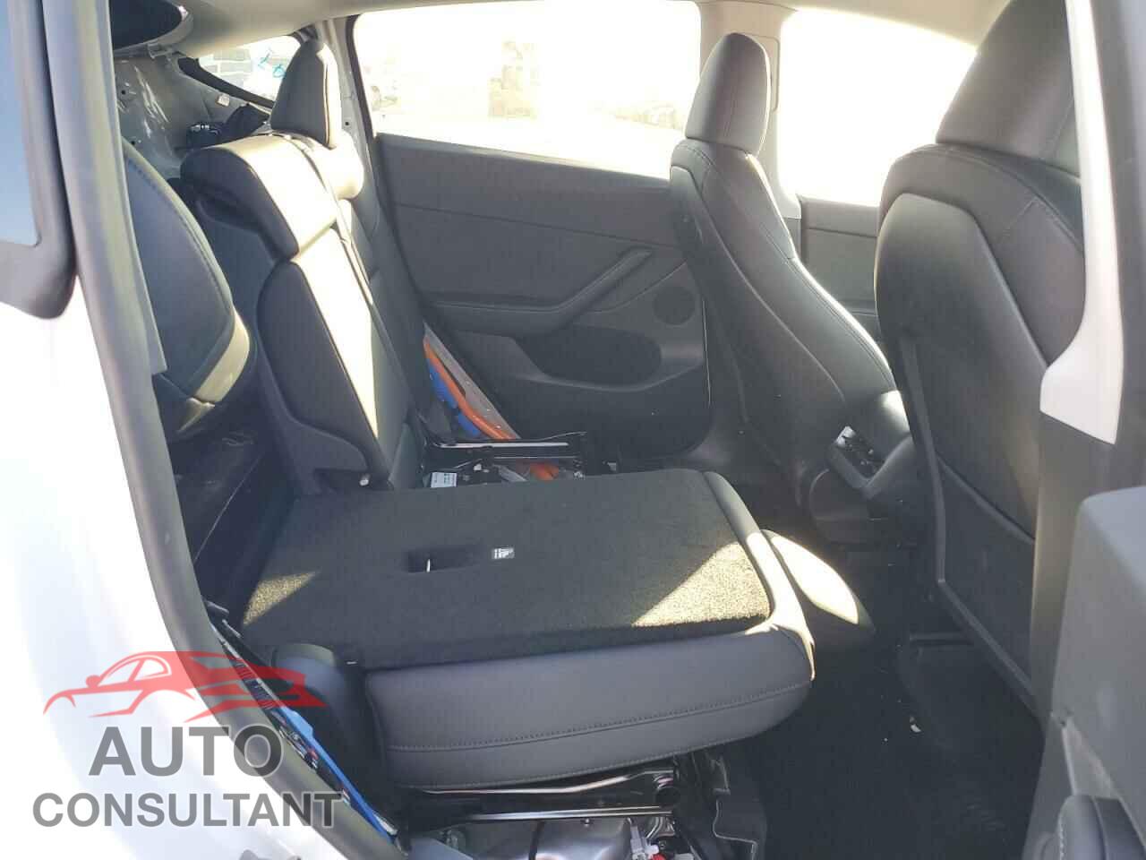 TESLA MODEL Y 2024 - 7SAYGDED5RF017511