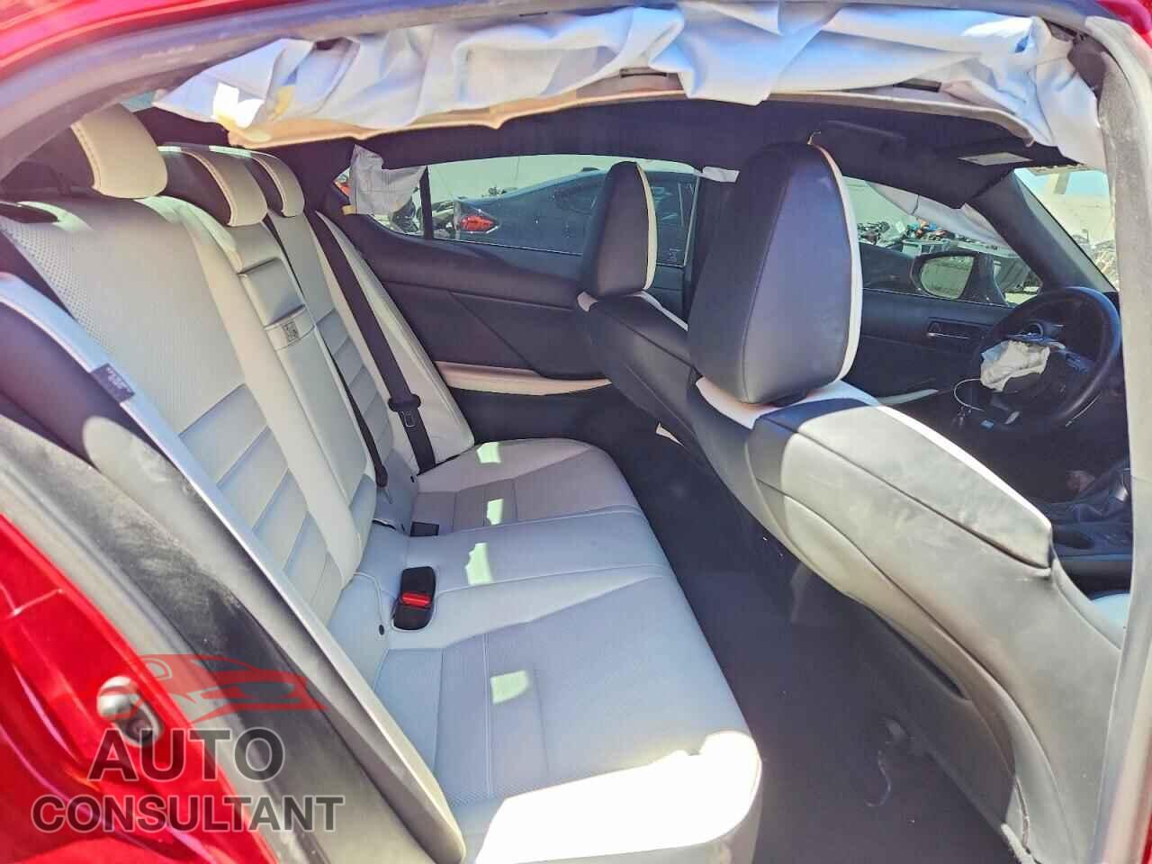 LEXUS IS 2022 - JTHGZ1B24N5056492