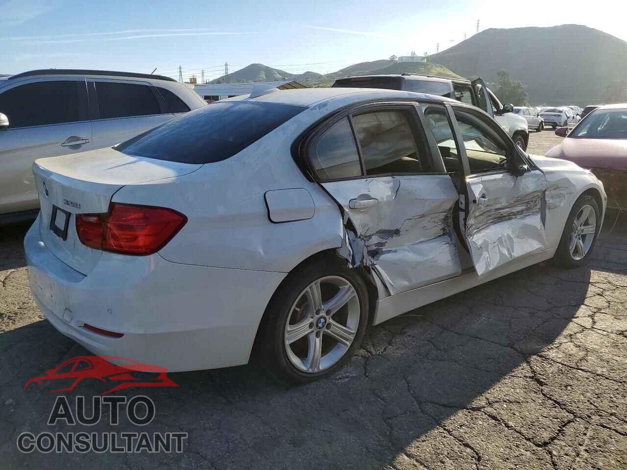 BMW 3 SERIES 2015 - WBA3C1C55FK124423