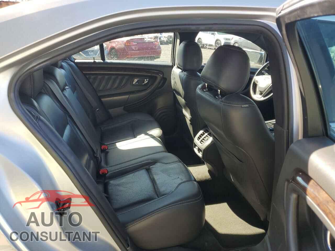 FORD TAURUS 2019 - 1FAHP2F80KG118038