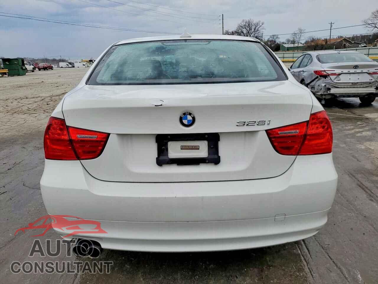 BMW 328 2011 - WBAPH5G59BNM77003