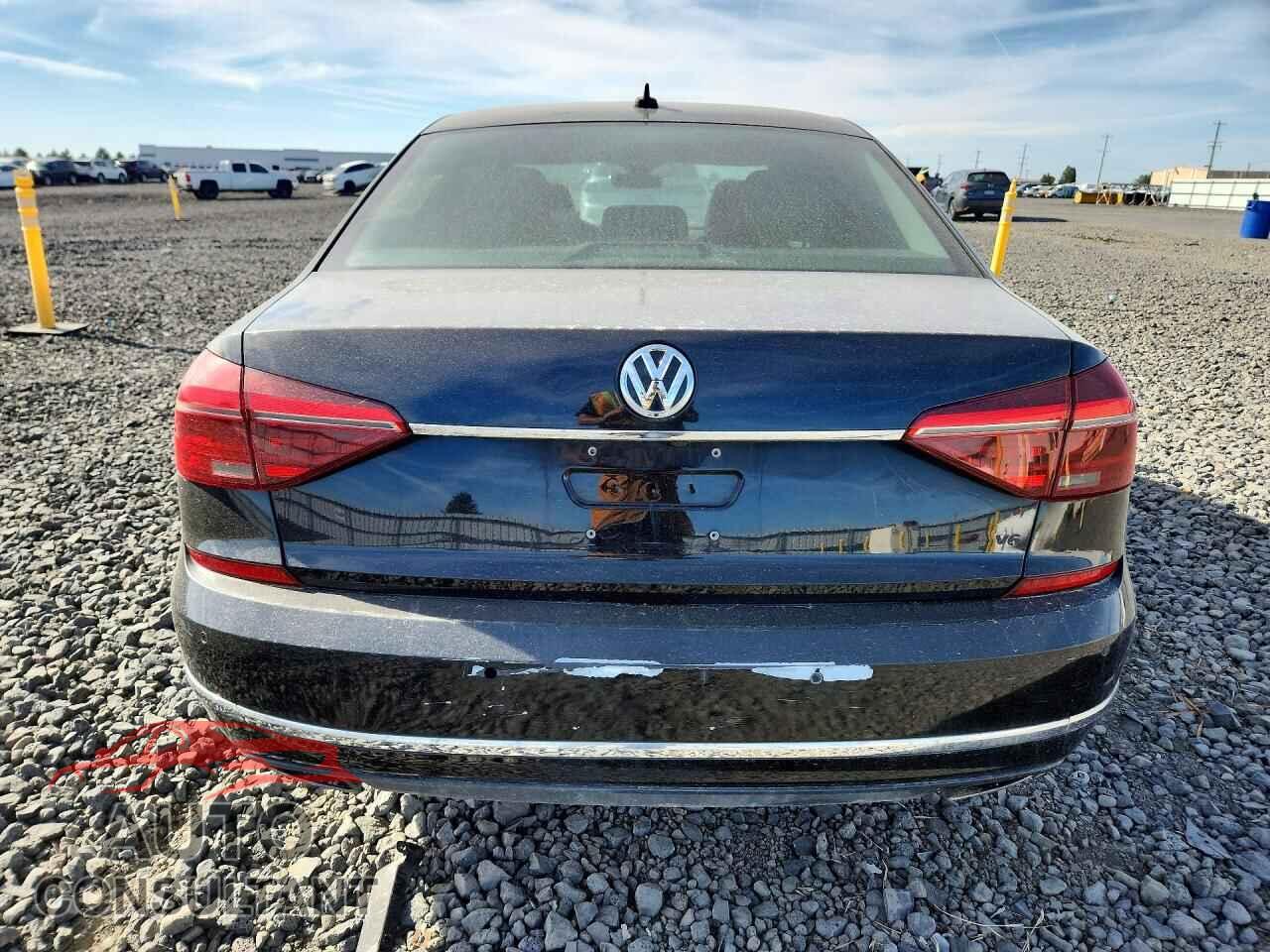 VOLKSWAGEN PASSAT 2017 - 1VWCM7A33HC080498
