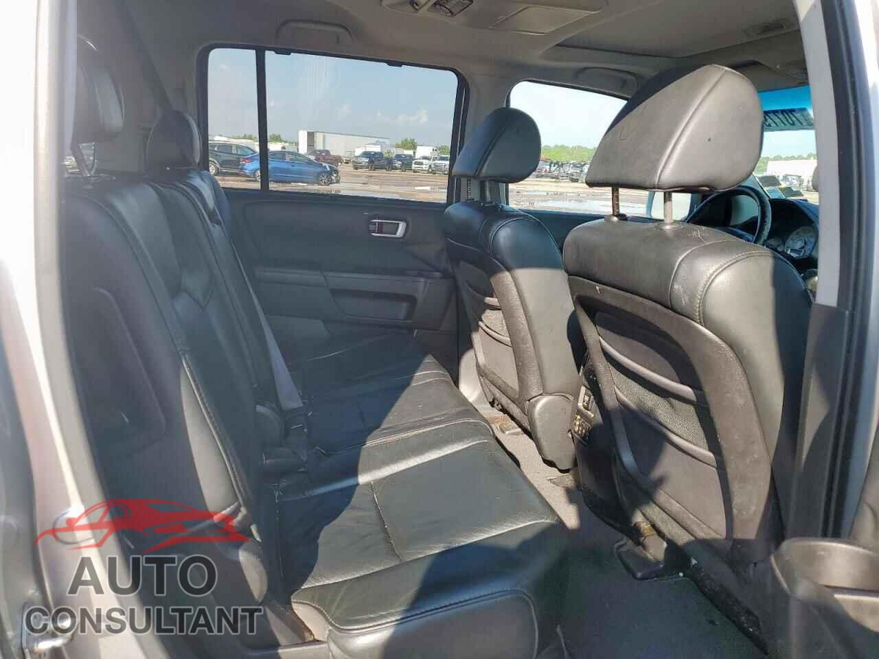 HONDA PILOT 2011 - 5FNYF3H97BB017646