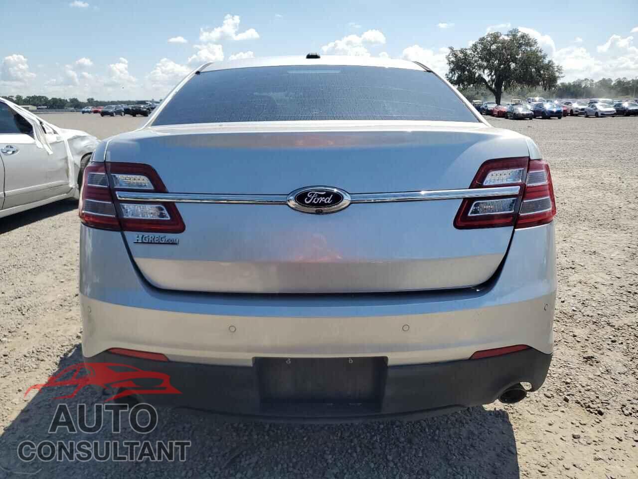 FORD TAURUS 2017 - 1FAHP2E86HG122542