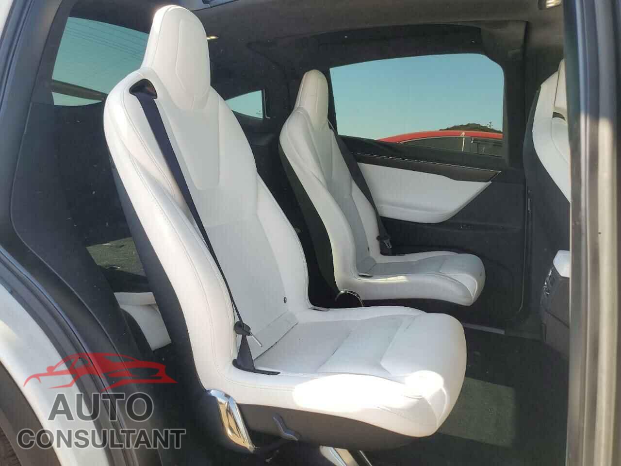 TESLA MODEL X 2017 - 5YJXCBE21HF068512