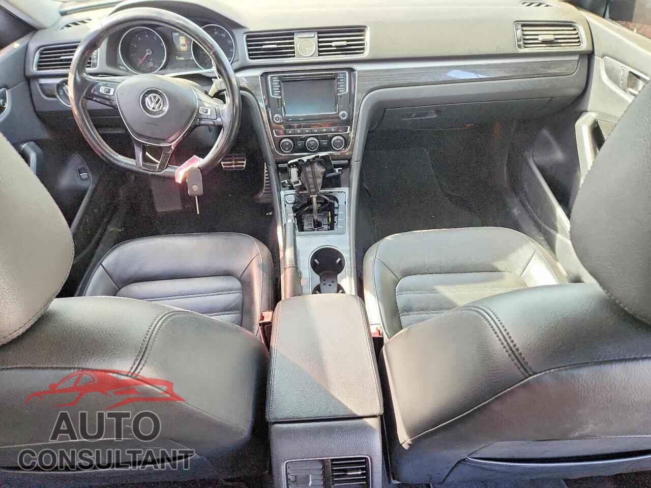 VOLKSWAGEN PASSAT 2017 - 1VWCM7A33HC080498