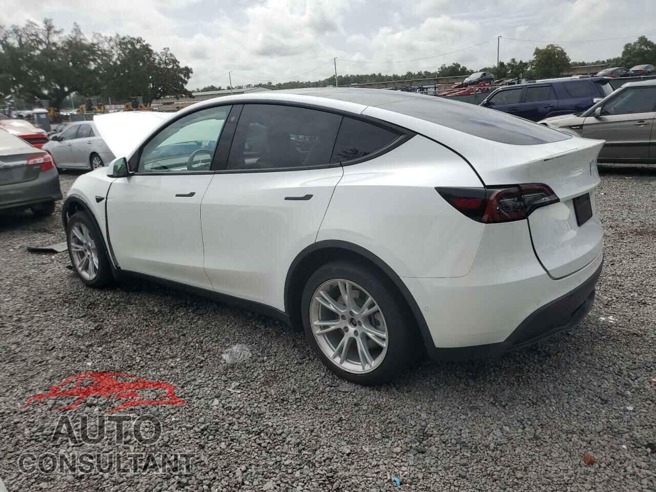 TESLA MODEL Y 2021 - 5YJYGAEE4MF250857