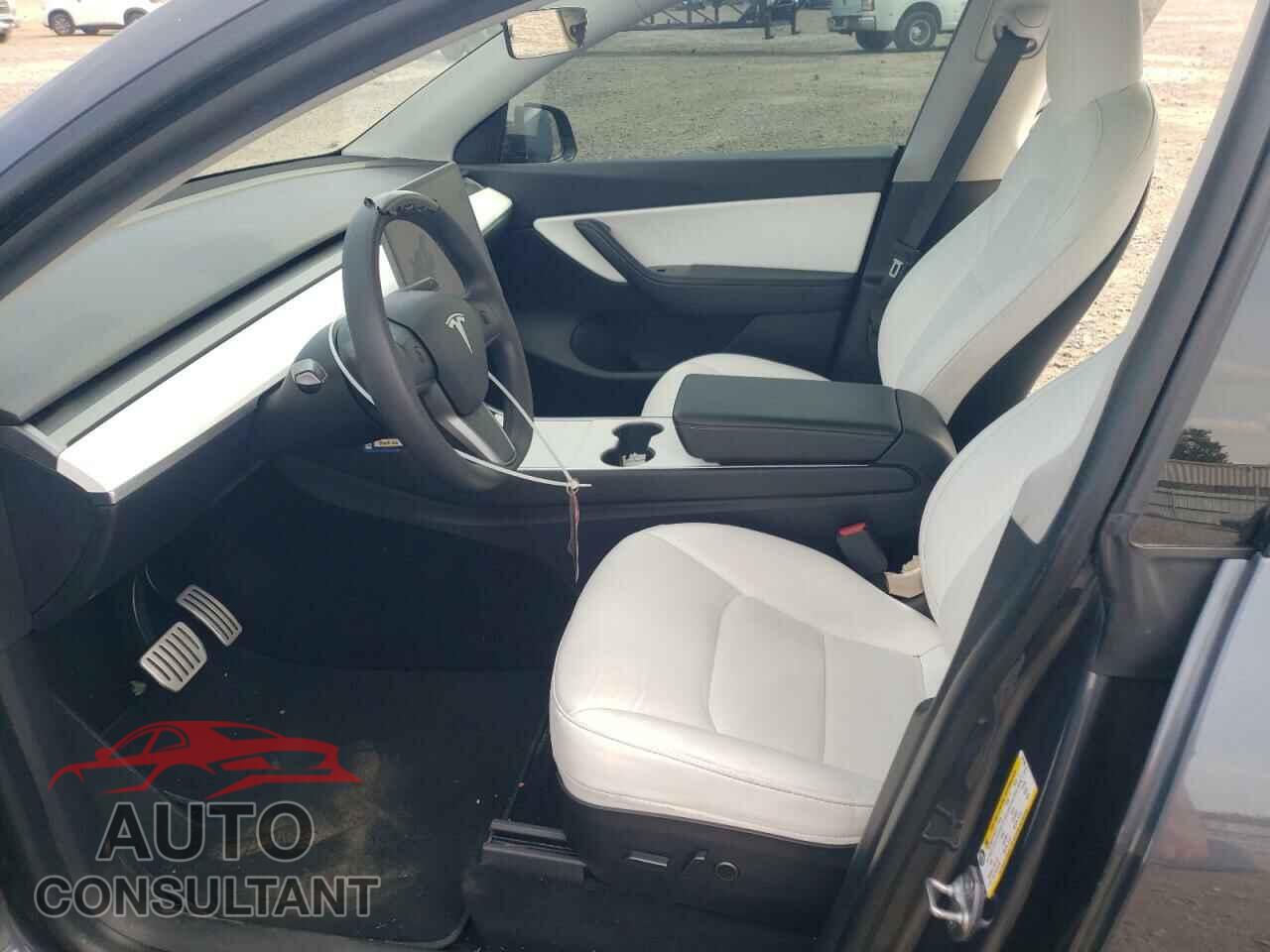 TESLA MODEL Y 2021 - 5YJYGDEF1MF072108
