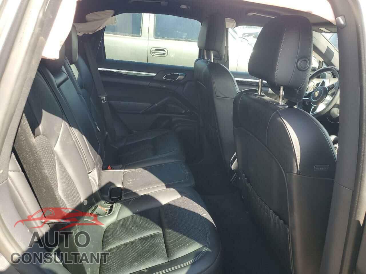 PORSCHE CAYENNE 2017 - WP1AB2A29HLA52651