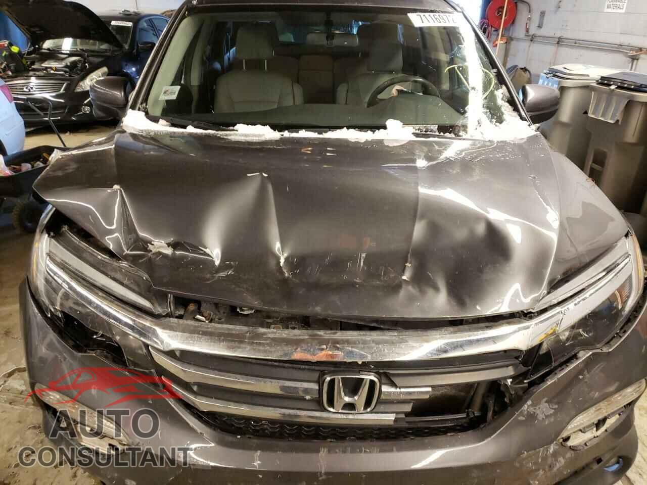 HONDA PILOT 2017 - 5FNYF6H74HB023669