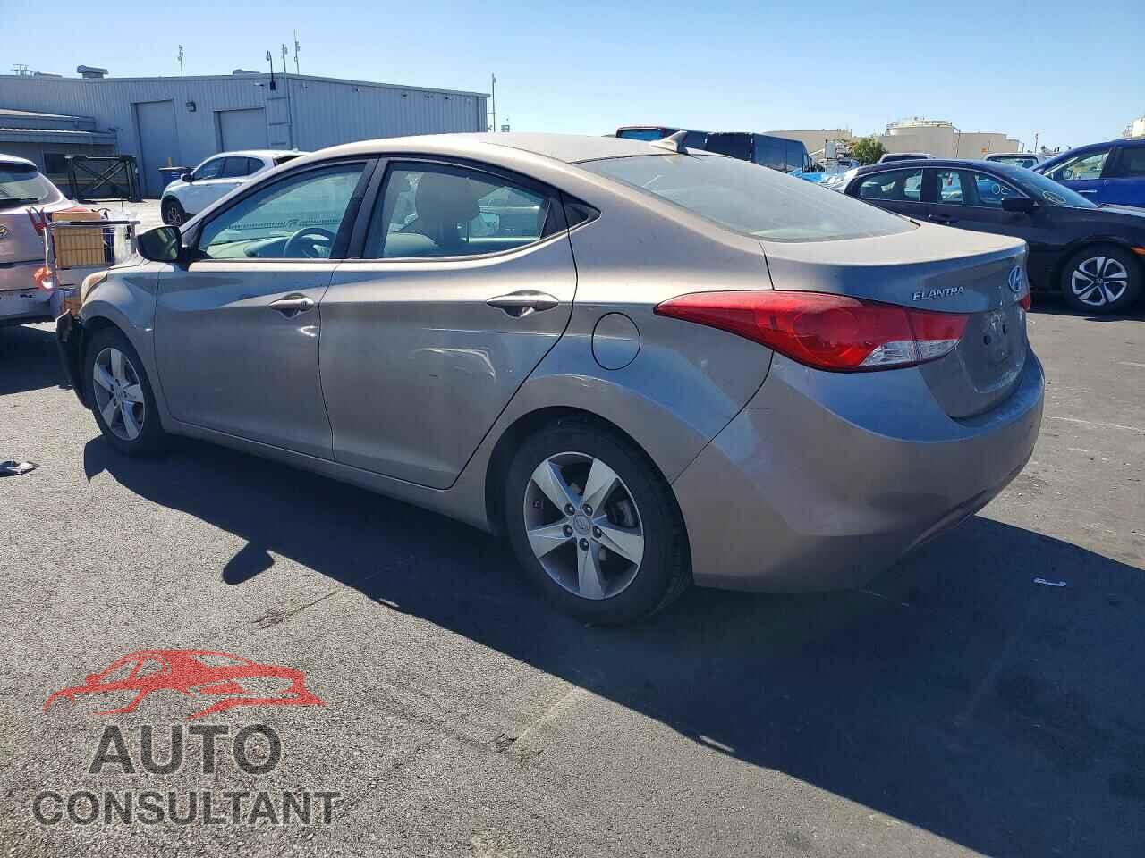 HYUNDAI ELANTRA 2012 - 5NPDH4AE8CH071059