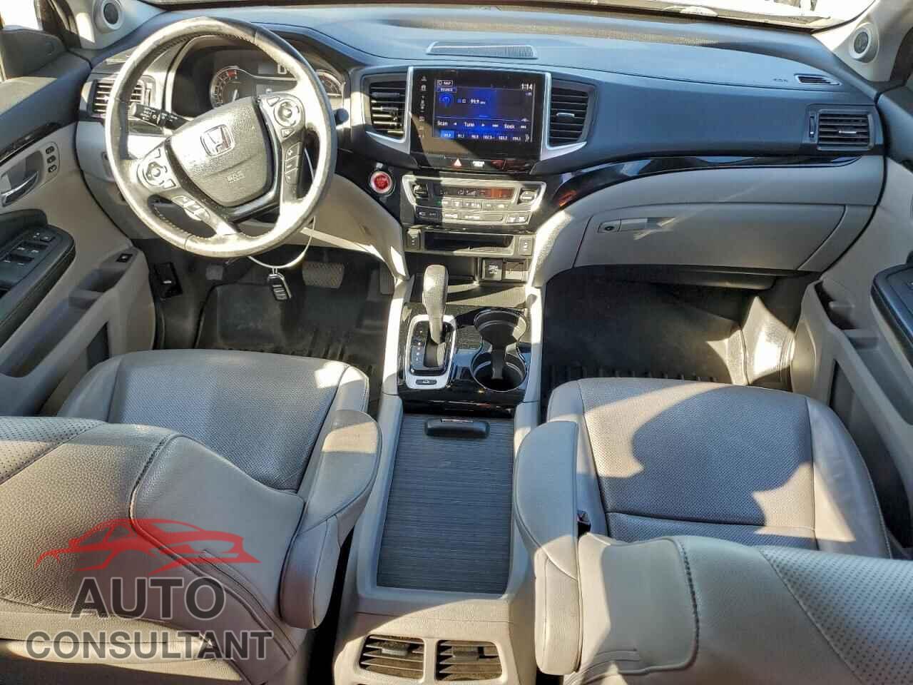 HONDA RIDGELINE 2018 - 5FPYK3F74JB015548