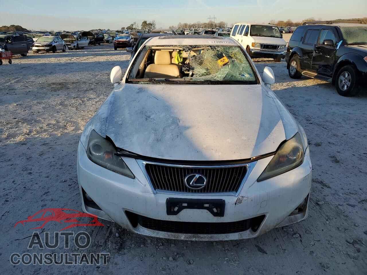 LEXUS IS 2011 - JTHCF5C26B5051836