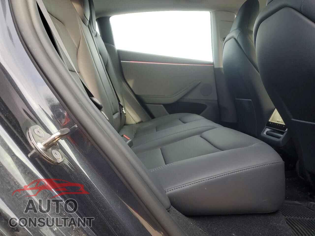 TESLA MODEL 3 2024 - 5YJ3E1EA9RF772680