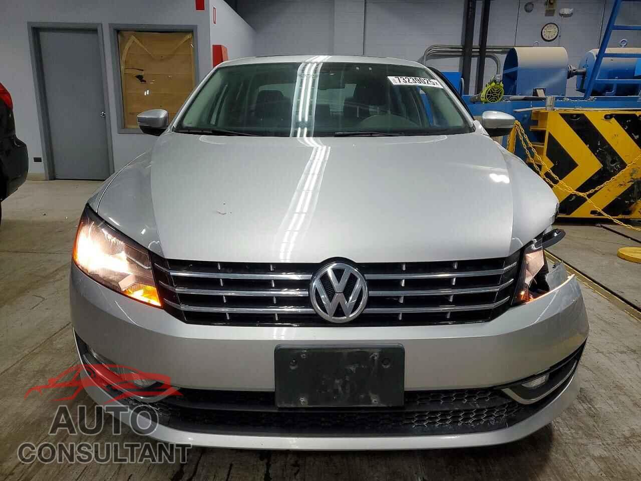 VOLKSWAGEN PASSAT 2015 - 1VWCS7A30FC123231