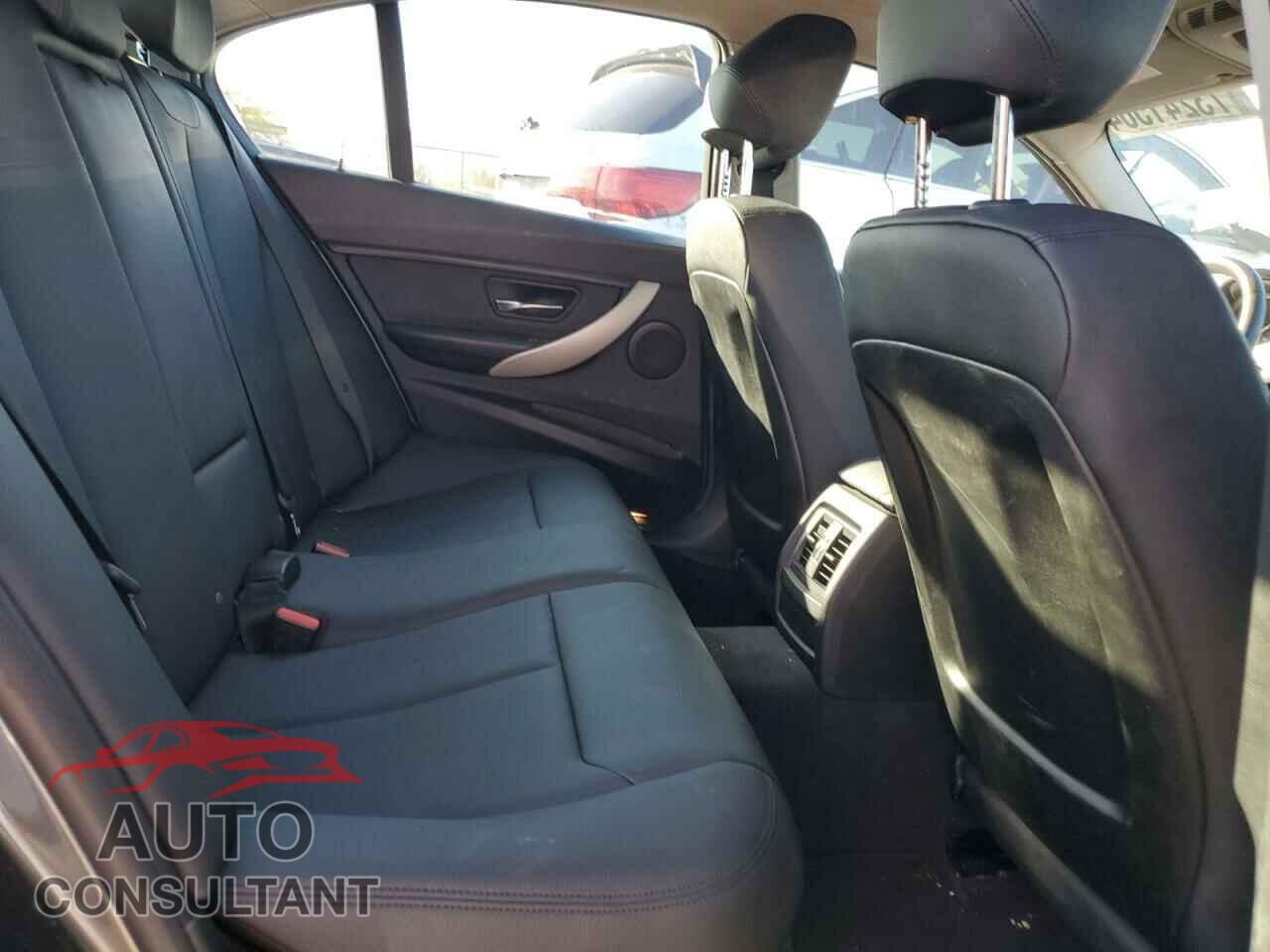 BMW 3 SERIES 2016 - WBA8E1G52GNU12071