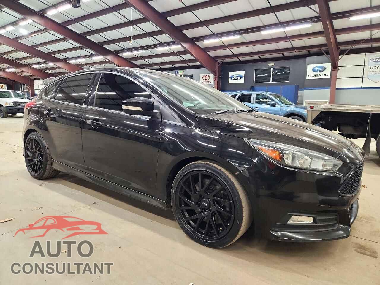 FORD FOCUS 2017 - 1FADP3L96HL311196