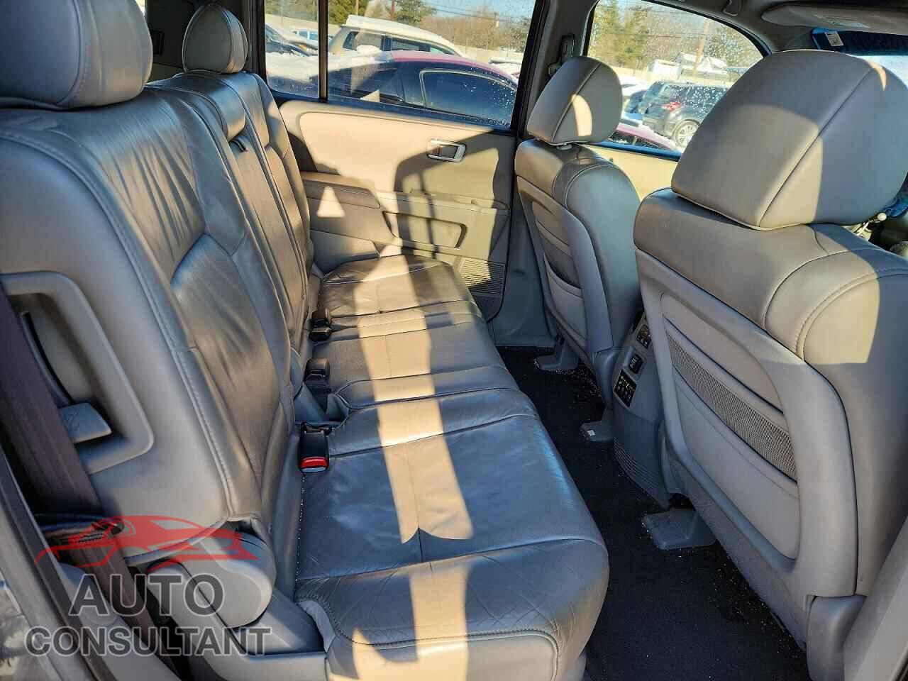 HONDA PILOT 2011 - 5FNYF4H6XBB056386