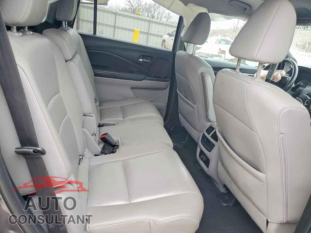 HONDA PILOT 2017 - 5FNYF5H55HB042109