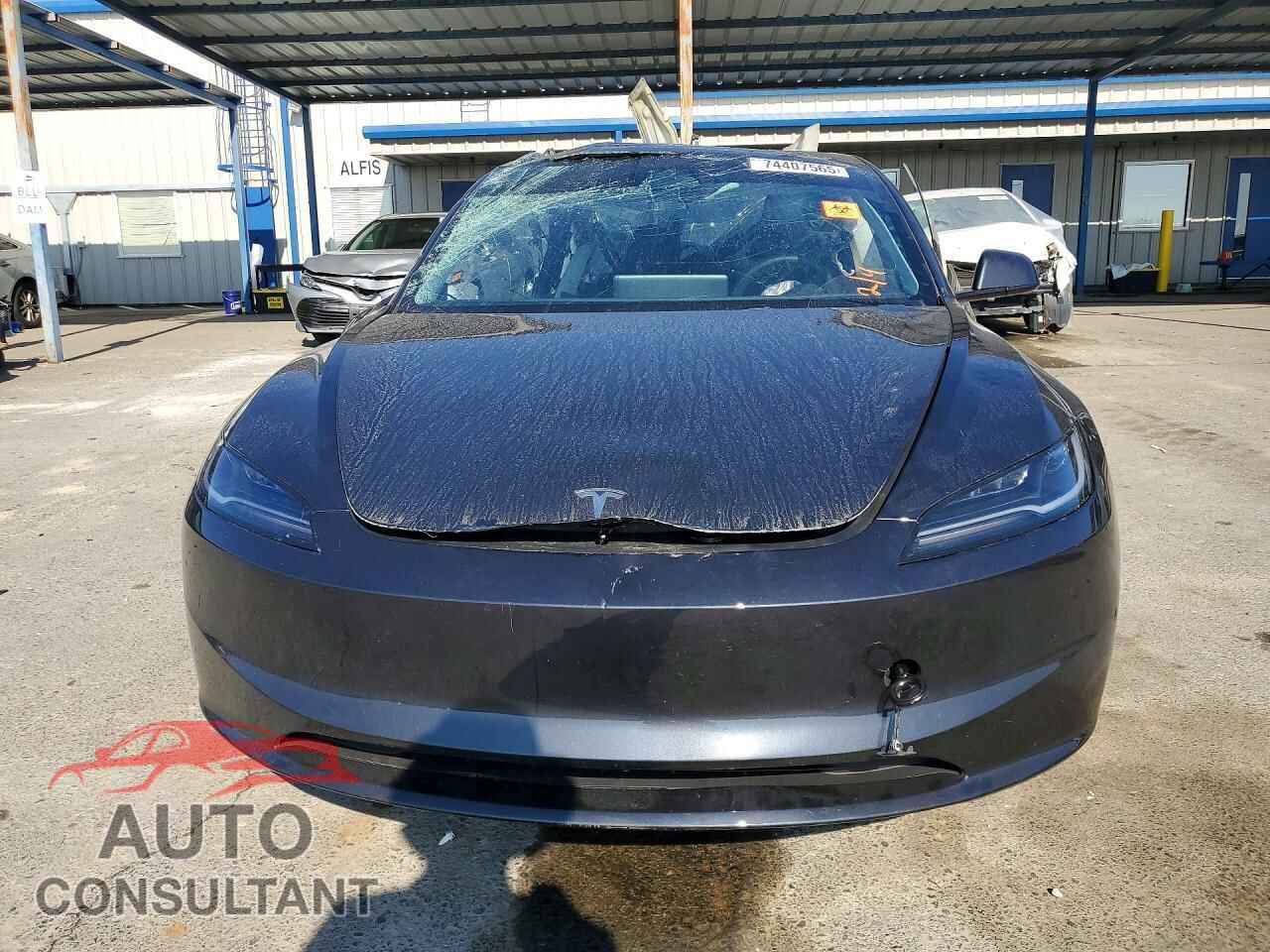 TESLA MODEL 3 2025 - 5YJ3E1EA9SF879993